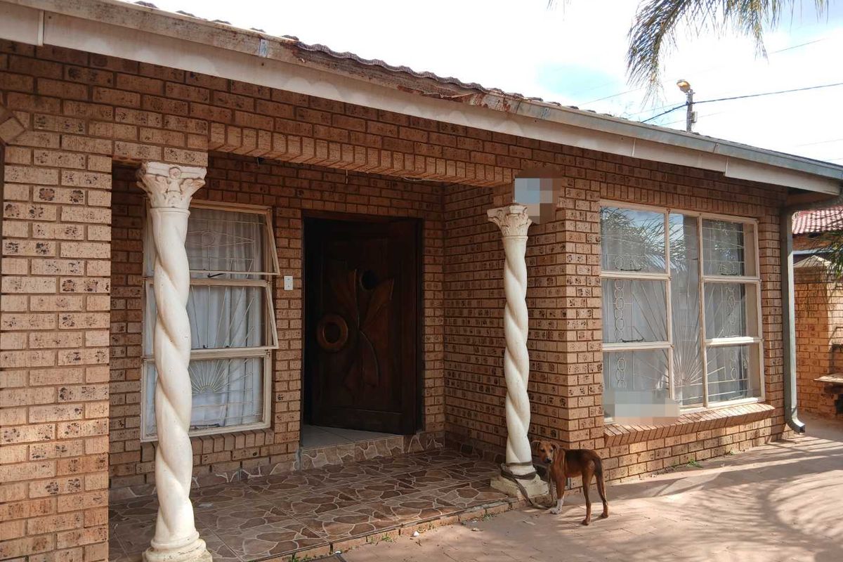 3 Bedroom House for sale - Photo 3