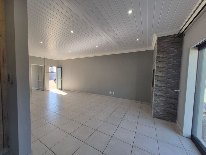 Charming 4-Bedroom Duet in Island View, Mossel Bay - Photo 8