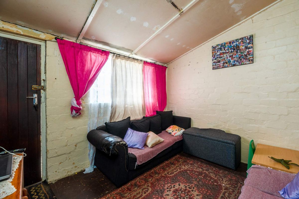 Charming 2-Bedroom Starter Home in Ocean View – Full of Potential! - Photo 3