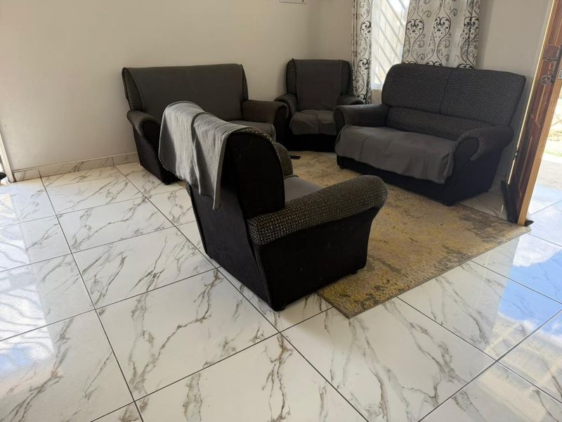 FOR SALE: 3 BEDROOM FREESTANDING TOWNHOUSE - OTJOMUISE EXTENSION 10 - Photo 2