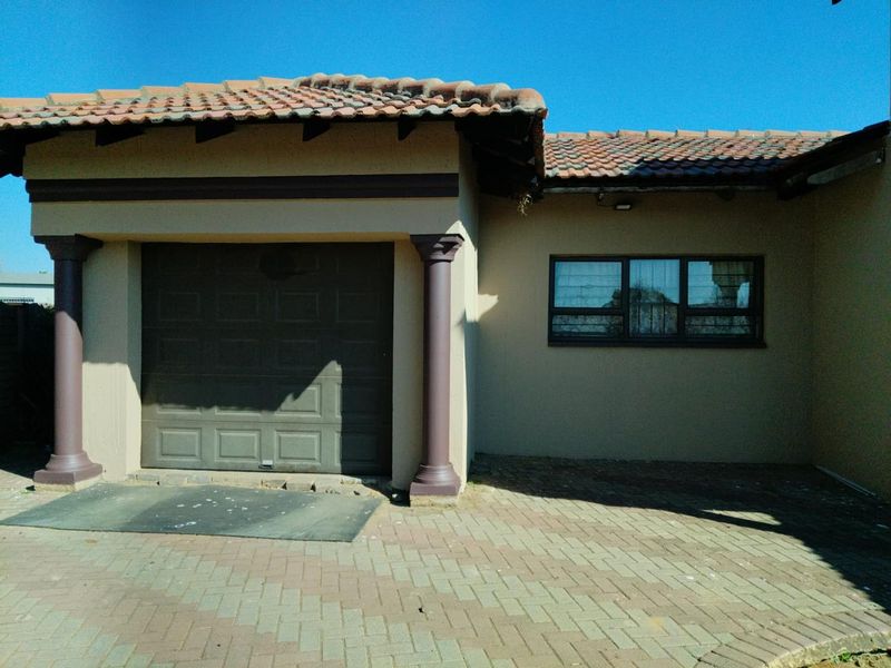 3 Bedroom House For Sale Vanderbijlpark CE3 - Photo 2
