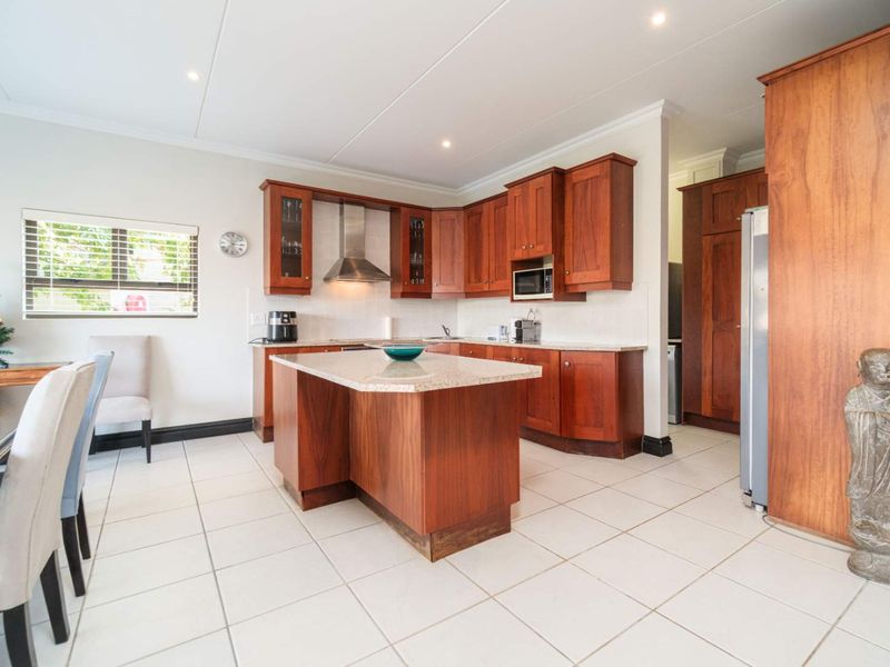 Fully Furnished 3-Bedroom Split-Level Townhouse in Zimbali Coastal Resort - Photo 7