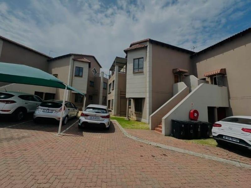 2 Bedroom Townhouse for Sale in Mondeor Johannesburg South - Photo 4