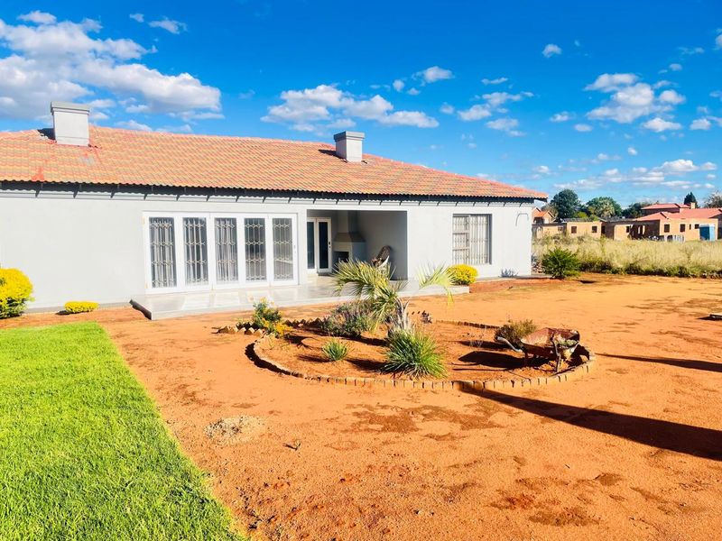 *Tranquil Retreat Family Home That Feels Like a Vacation in Kookrus, Meyerton - Photo 10