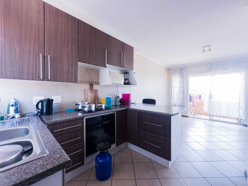 2 Bedroom Townhouse with Balcony - Photo 5