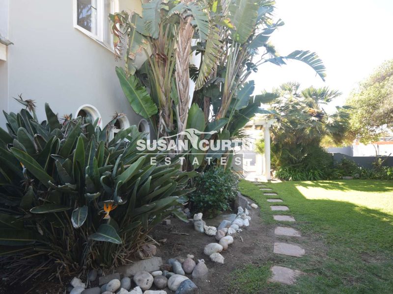 5 BEDROOM DOUBLE STOREY HOUSE IN HAGE HEIGHT, SWAKOPMUND FOR SALE - Photo 8