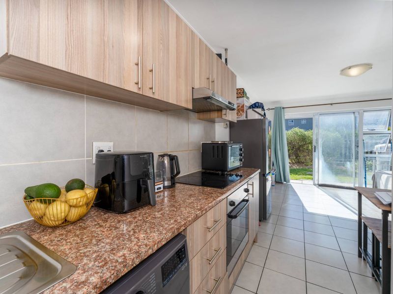 Charming Ground Floor Apartment in Costa Da Gama - Photo 3