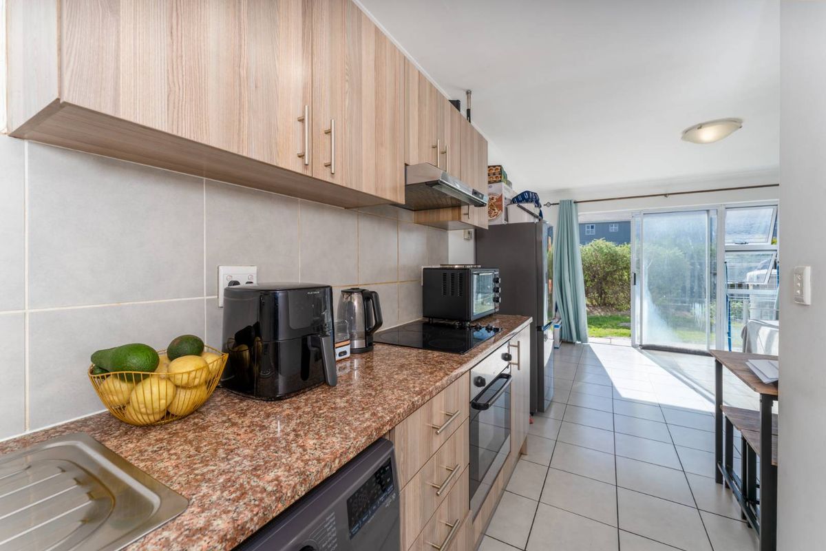 Charming Ground Floor Apartment in Costa Da Gama - Photo 3