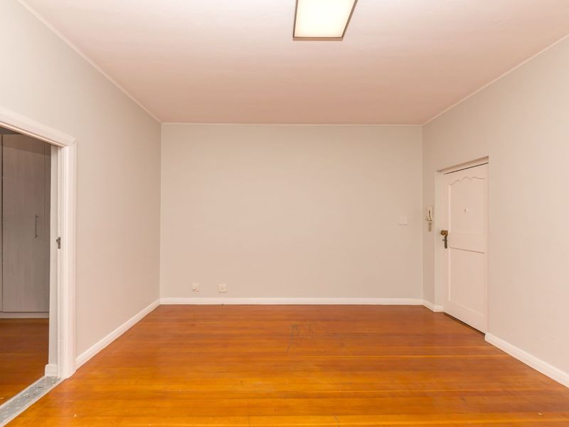 Modern First-Floor Apartment in the Heart of Sea Point - Photo 3