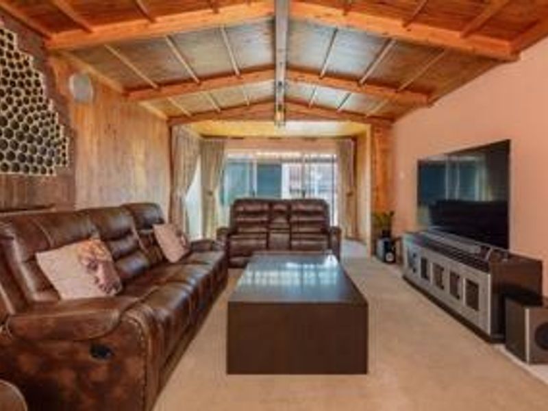 Comfortable Ground-Floor Living with Bright Sunroom - Photo 8