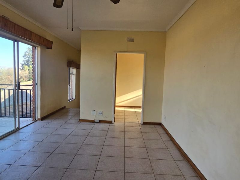 Spacious 2-Bedroom Garden Cottage in a Tranquil Setting - Photo 10