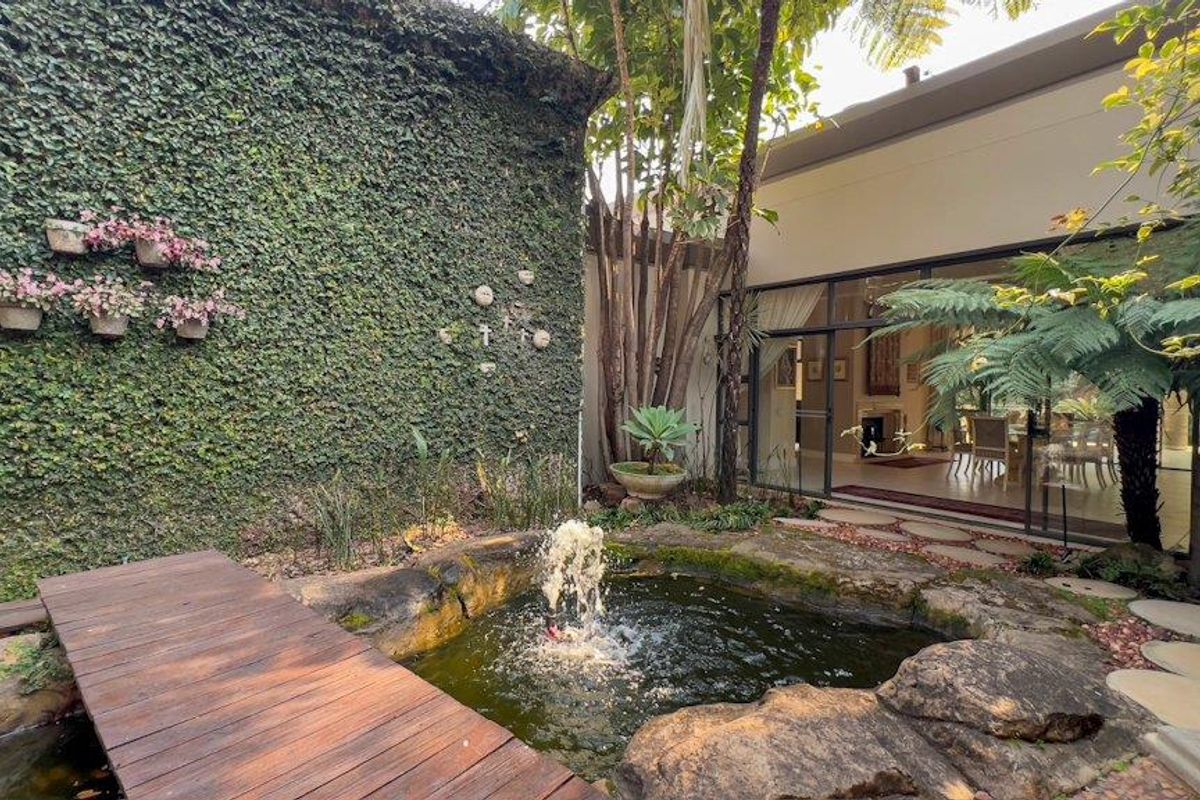 Natures Valley Estate - Most Exclusive home with a Garden of Eden Setting - Photo 3