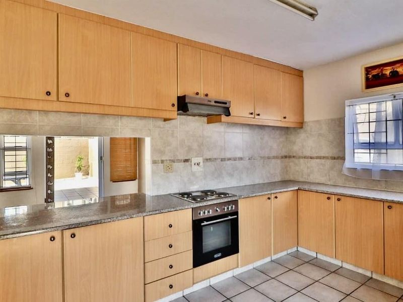 Hendra Estates - Pet Friendly 3 Bedroom Townhouse for Sale!! - Photo 4