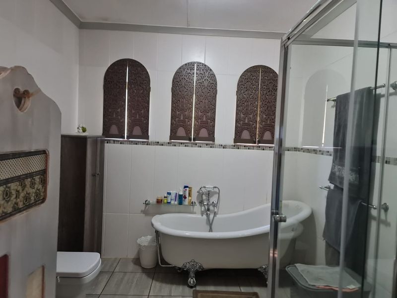 EXCLUSIVE MANDATE - Your Income-Generating Oasis in Aqua Park Awaits! - Photo 2