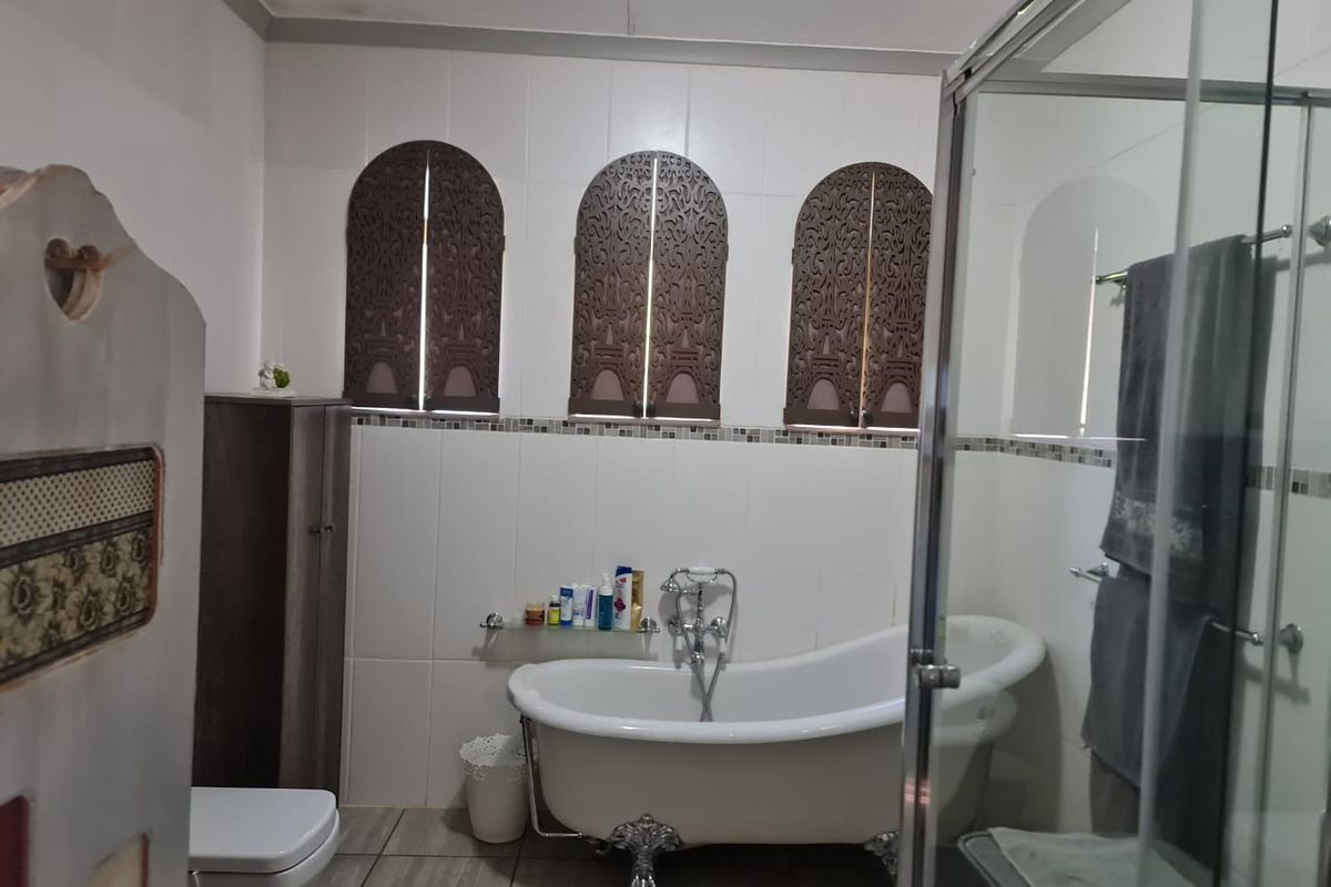 EXCLUSIVE MANDATE - Your Income-Generating Oasis in Aqua Park Awaits! - Photo 2