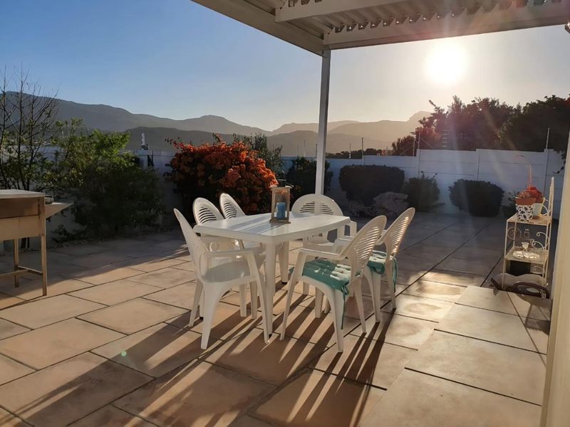 Charming, Secure Living in a Prime Location! - Photo 7