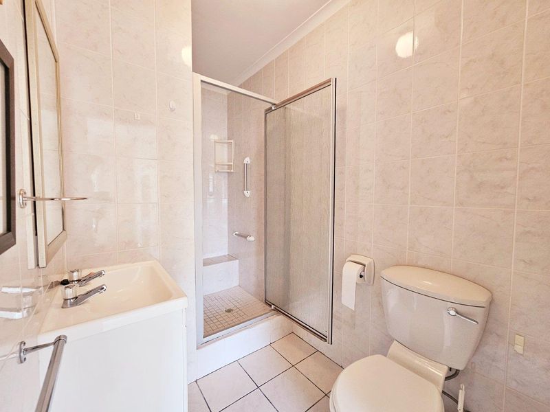 Modern & Secure 2 Bedroom Townhouse - Photo 9