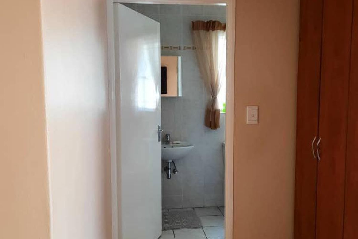 🏡 FOR SALE: Modern Townhouse in Olympia – NAD 3,255,000 (Negotiable, Excl. Costs) - Photo 3