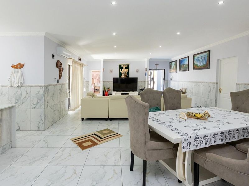 3 Bedroom House with Self-contained Flatlet - Photo 9