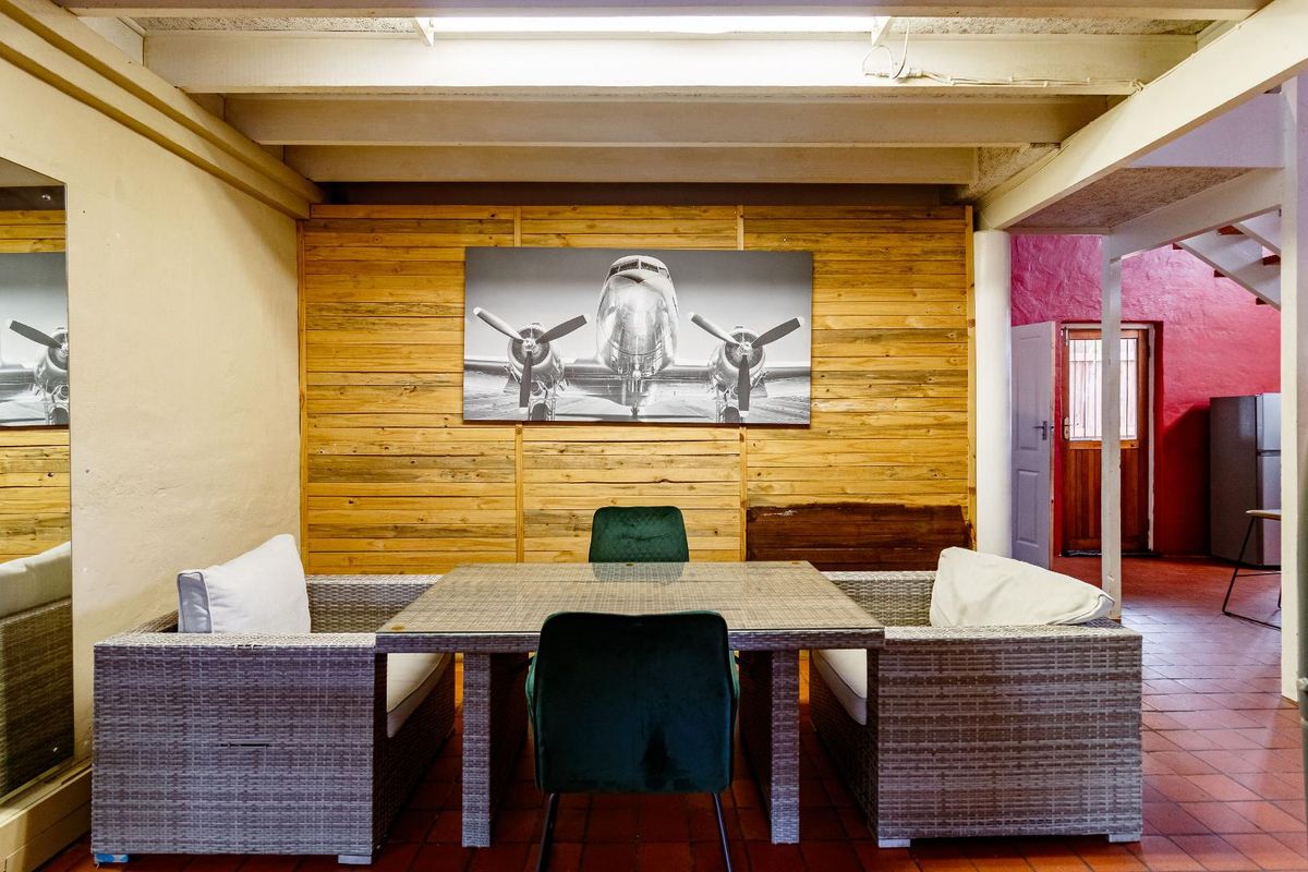 An opportunity to live in the trendy suburb of Richmond Hill. - Photo 4