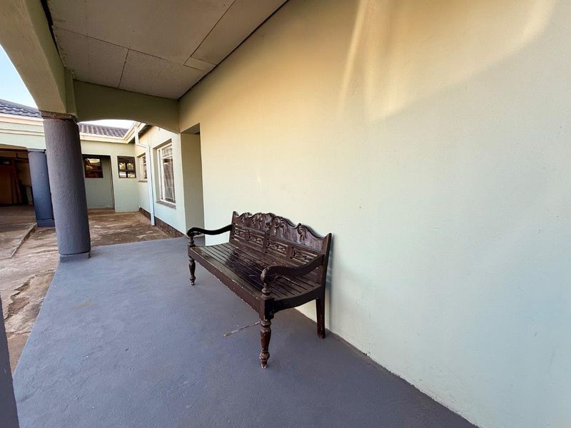 6 Bedroom House for sale in Vryheid - Photo 2