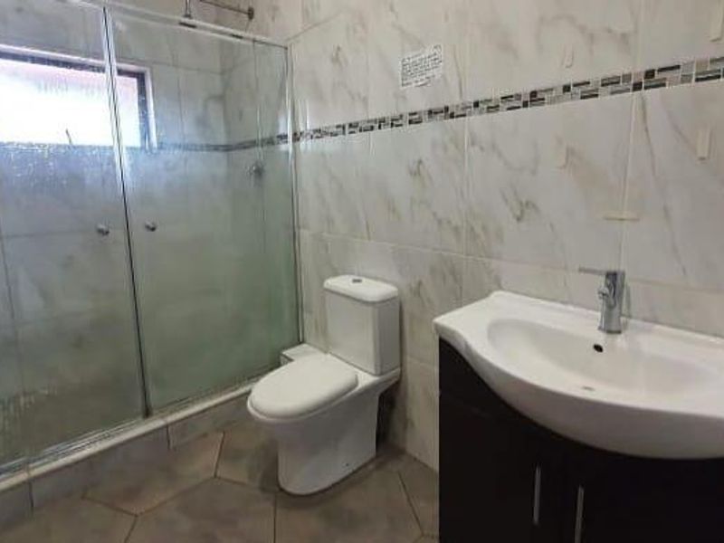 *Stunning 3 Bedroom House with 2 Bedroom Flatlet for Sale!* - Photo 10