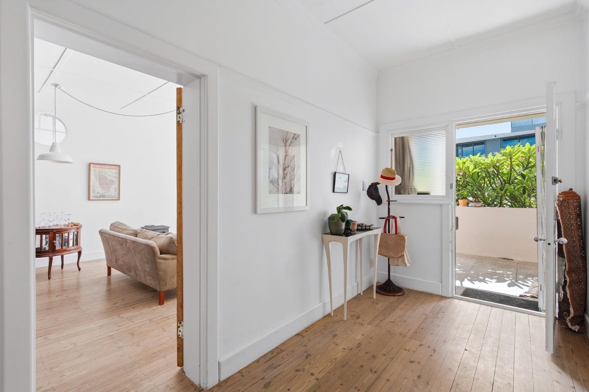 Extra-large, Character Two-Bed in Bantry Bay - Photo 5