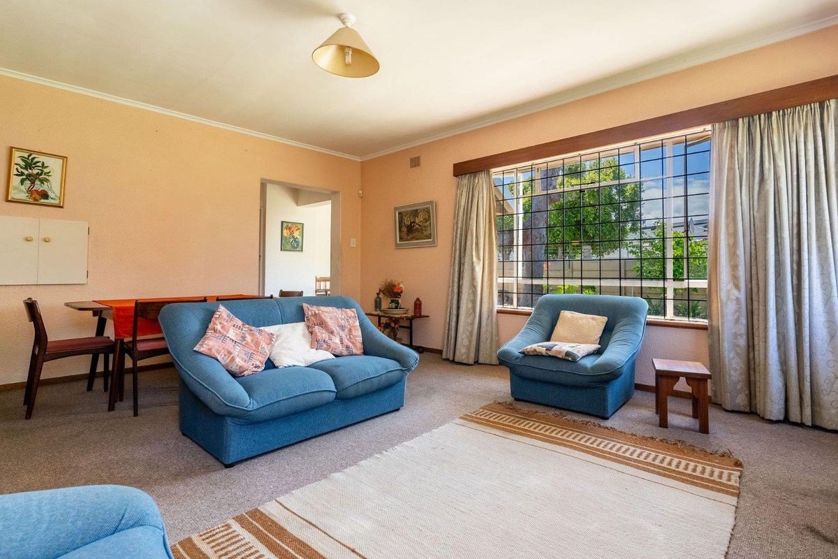 Solid family home with huge potential - Photo 5