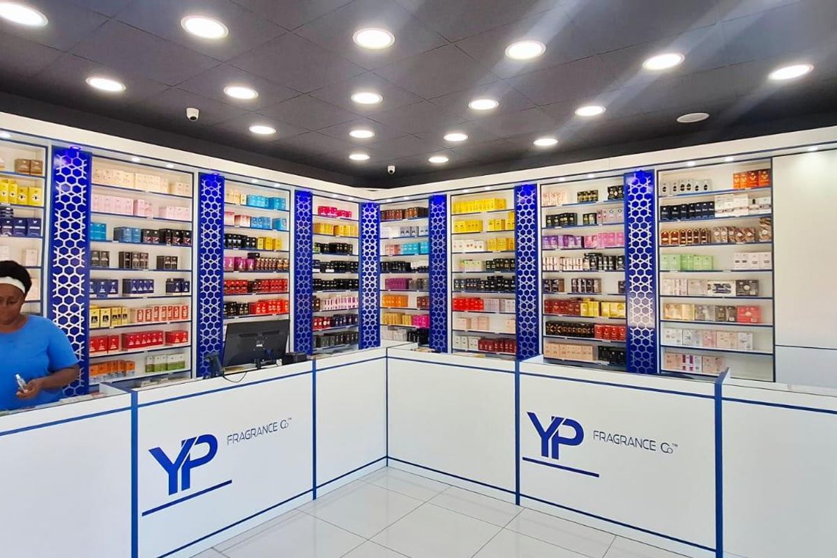 **Exceptional Retail Opportunity at Prime Shopping Mall Location** - Photo 2