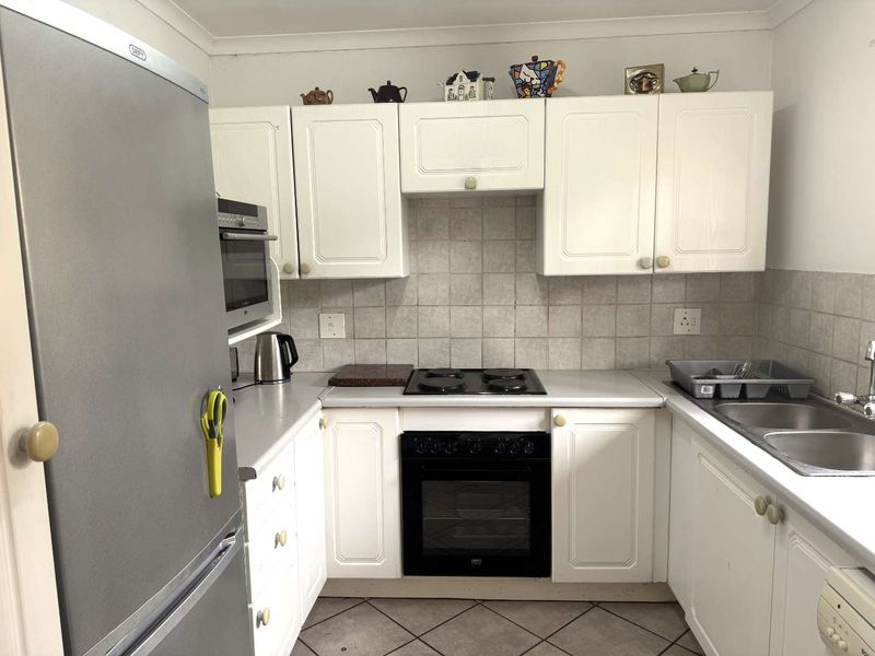 2 Bedroom Stand Alone Simplex for Sale in Moreleta Park - Photo 4