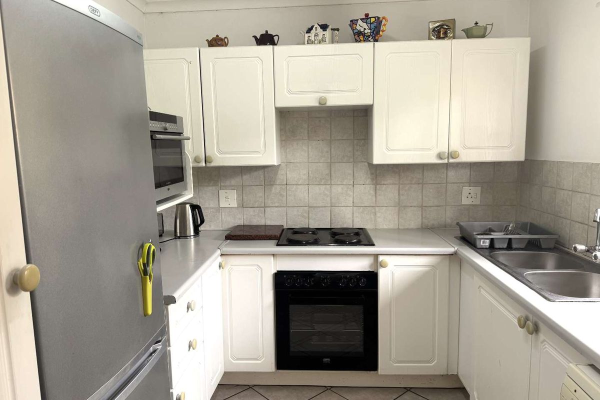 2 Bedroom Stand Alone Simplex for Sale in Moreleta Park - Photo 4