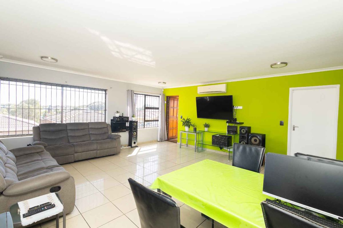 Charming 3-Bedroom Family Home in Protea Heights - Photo 3