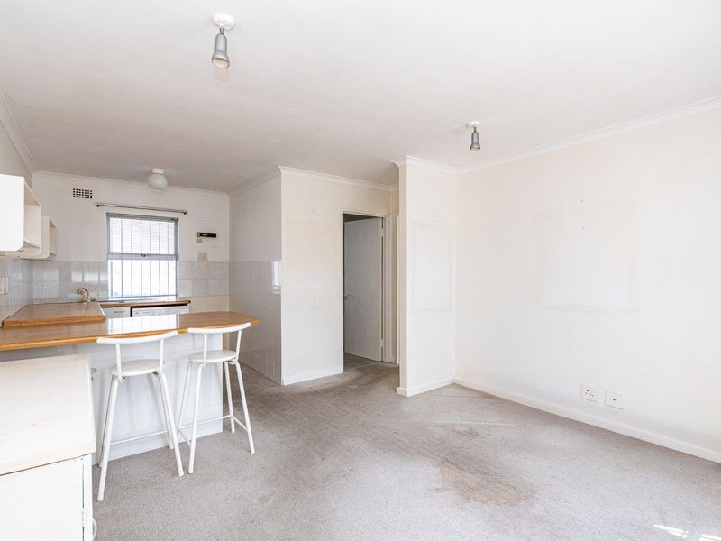 Safe & Secure Ground Floor Apartment - Photo 2