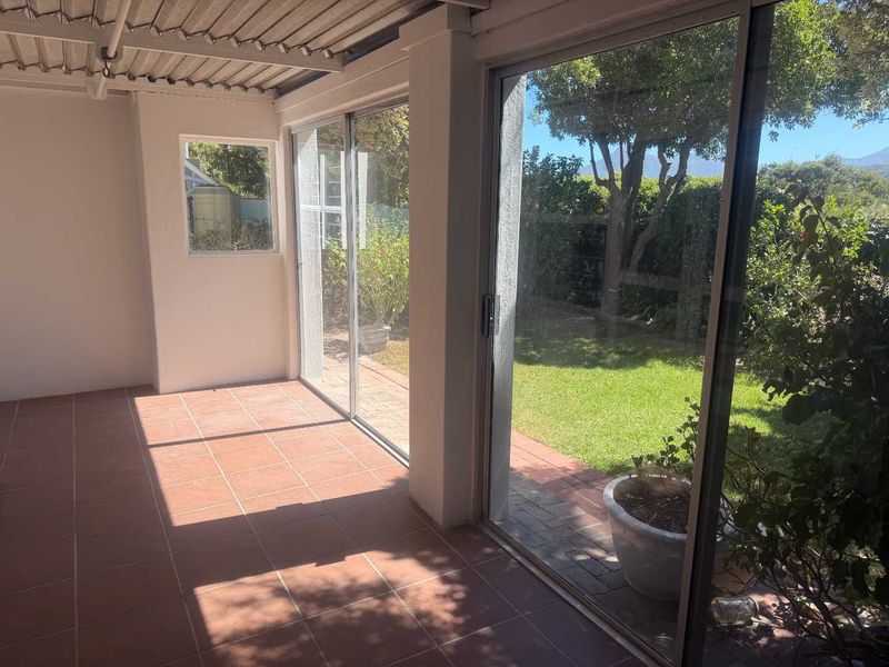 Family Home in Fish Hoek - Photo 4