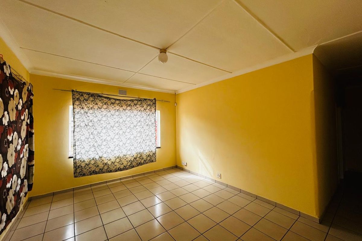 Home & Flatlet Combo - Photo 4