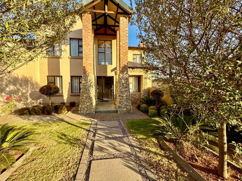 THE ULTIMATE FAMILY HAVEN AND INVESTMENT GOLDMINE! - Photo 8