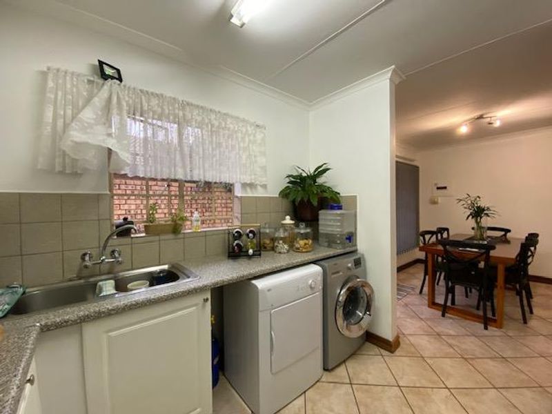 2 Bedroom Townhouse – Standalone Simplex with Exceptional Layout - Photo 8