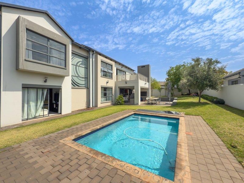 Modern Luxury in Midstream Ridge - Photo 2