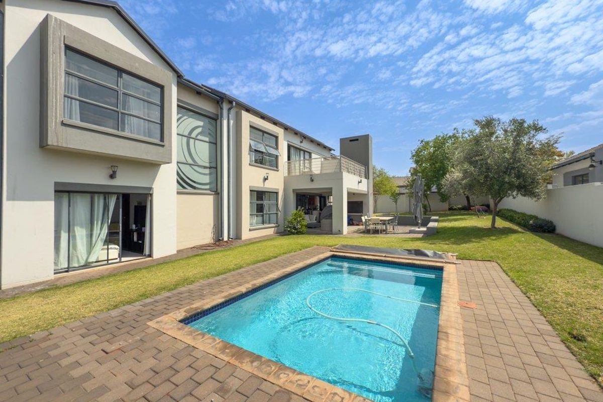 Modern Luxury in Midstream Ridge - Photo 2