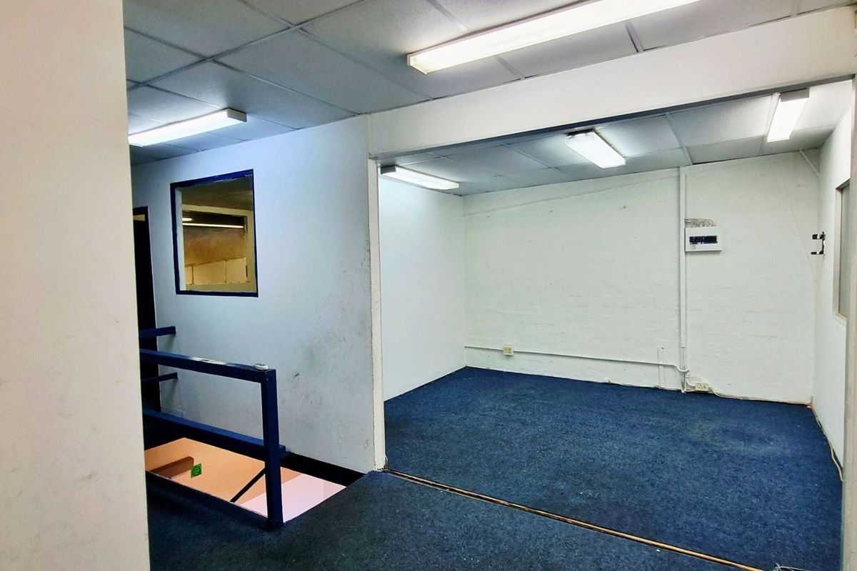 154m2 mini factory in Glen Anil with 3-phase power, airconditioned offices, fibre, and secure access. Ideal for hands-on SME operations. - Photo 5