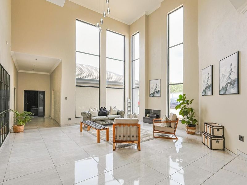 Stunning Off-the-Grid Masterpiece: Your Dream Home Awaits with two flatlets. - Photo 7