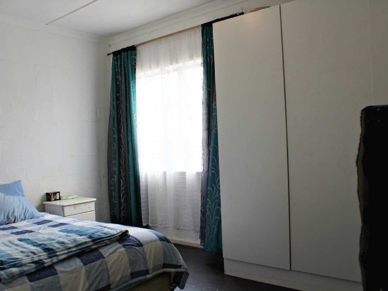 3 Bedroom House For Sale Located in Bonteheuwel - Photo 6