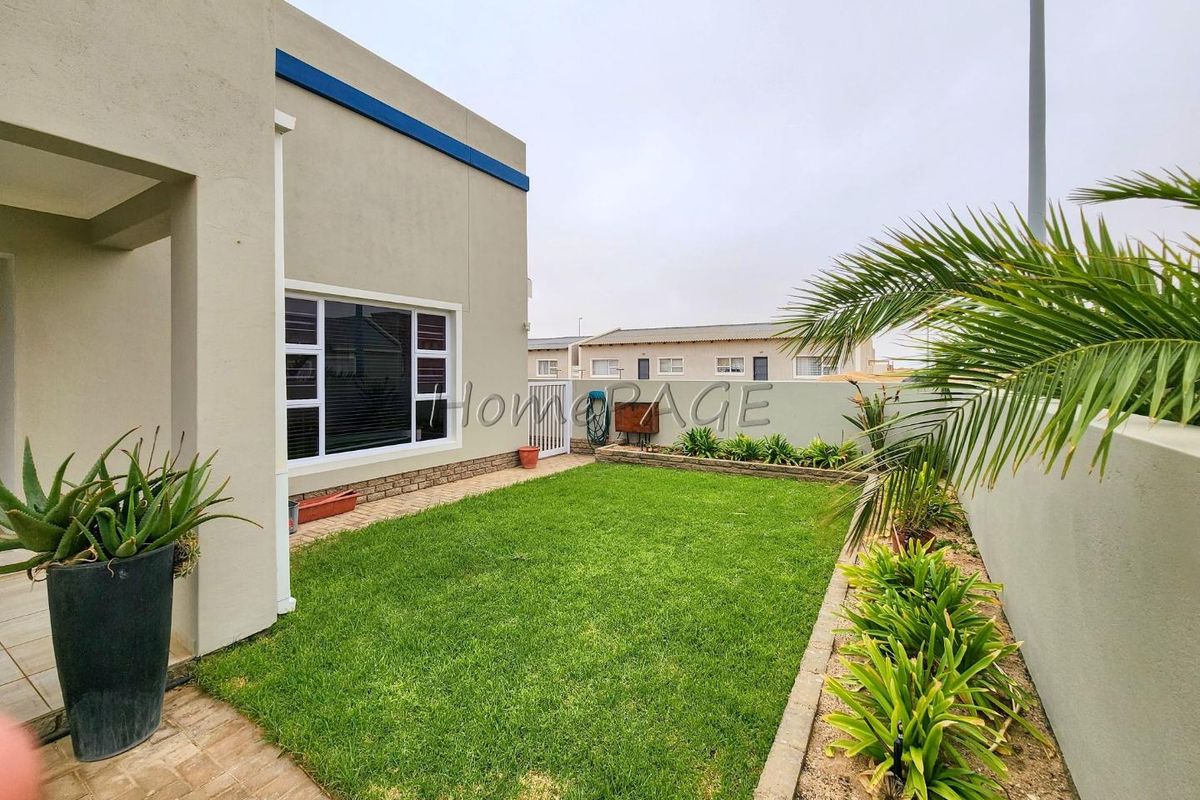Ext 11, Henties Bay:  Stylish and modern house for sale in Sunbay - Photo 3
