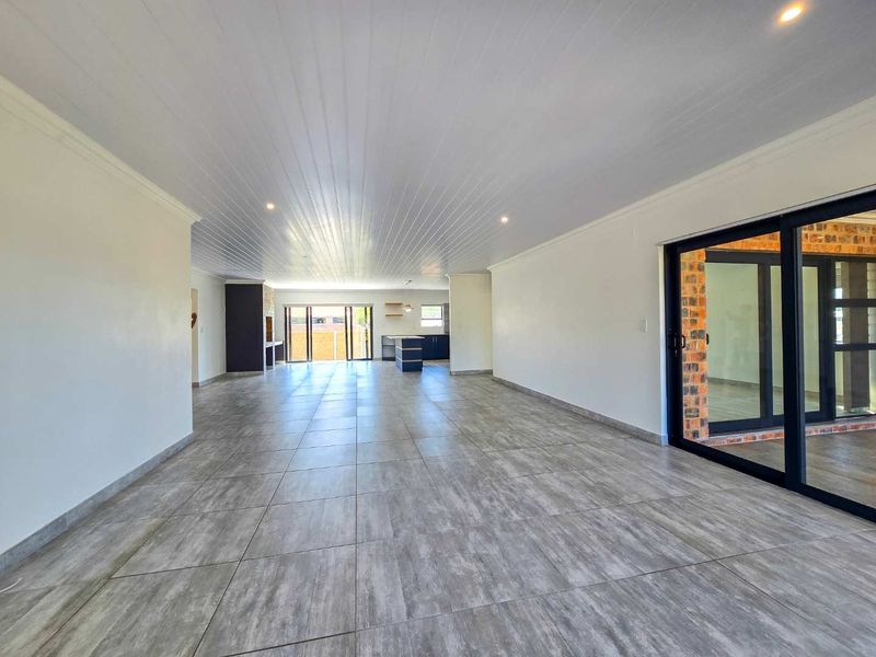 Three bedroom house for sale in sought after area. - Photo 8