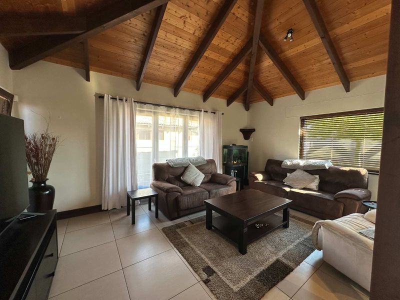 Stunning 3-Bedroom Home in Ocean View. - Photo 3