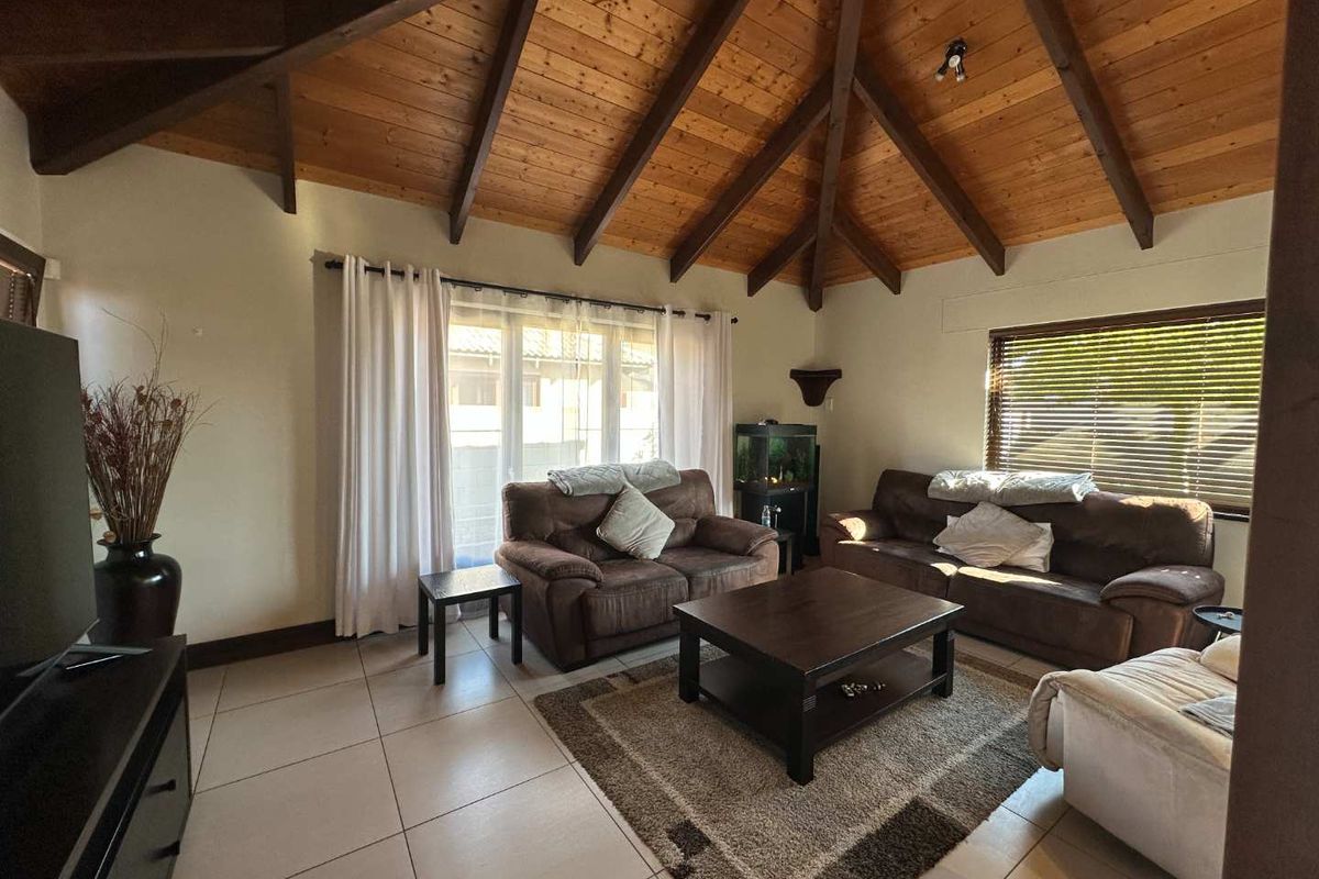 Stunning 3-Bedroom Home in Ocean View. - Photo 3