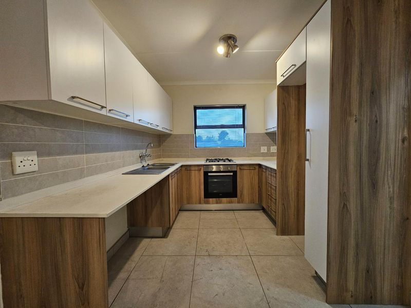 Elegant Living in Founders Hill - Photo 5