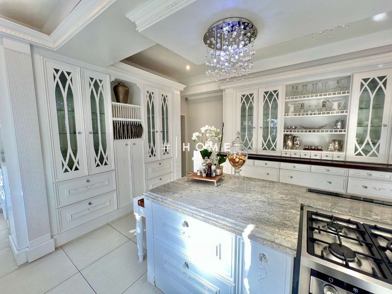 Mansion with breathtaking city views! - Photo 7