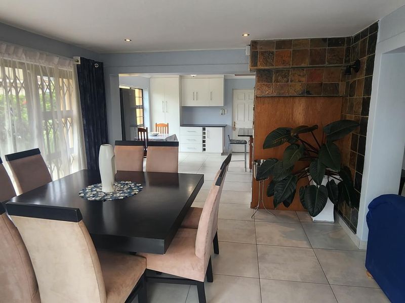 Double deck delight up for grabs - Photo 4