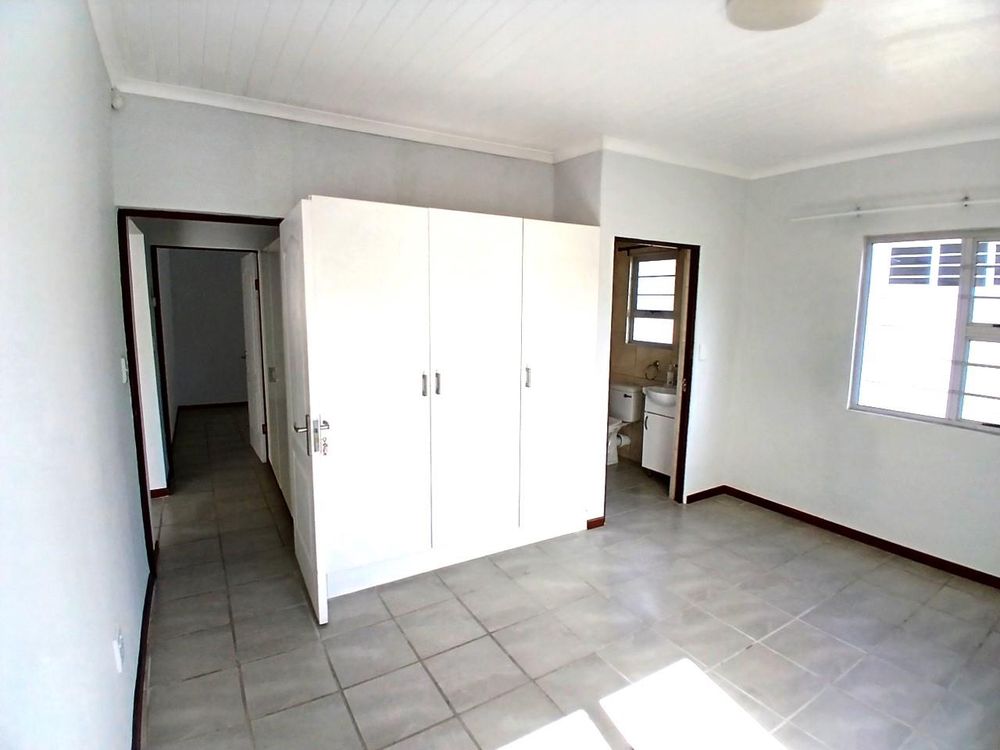 2nd En suite Bedroom (with shower).